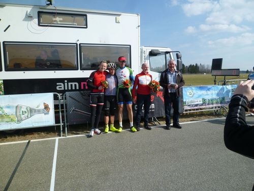 Laurin Winter siegt solo in der Finaletappe im Schmolke-Carbon-Cup in Pfullendorf