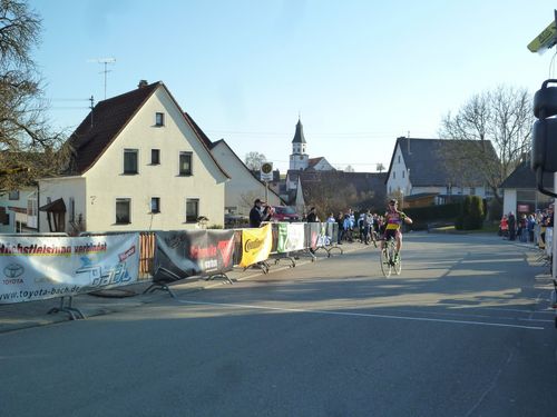 Mountainbiker Schelb und Dorn dominieren Bergetappe in Mauenheim im Schmolke-Carbon-Cup