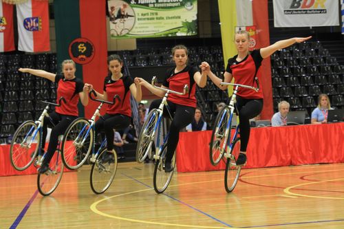 Sabrina Bürßner, Alina Bötzer, Franziska Bötzer und Stefanie Müller vom RMSV Aach vertreten Deutschland im 4er Kunstrad bei der U19 EM in der Schweiz